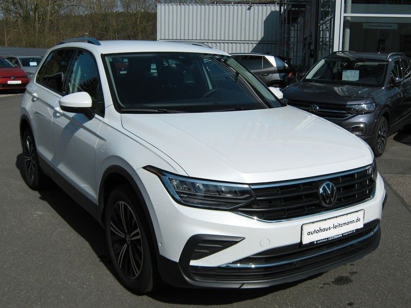 Weiß Gebraucht 2022 VW Tiguan Active SUV | 27.890 € (Fairer Preis) - Bild 1/4