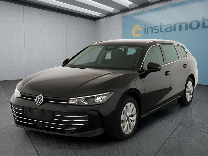 Schwarz Neu 2025 VW Passat Kombi | 43.949 € (Superpreis) - Bild 1/4