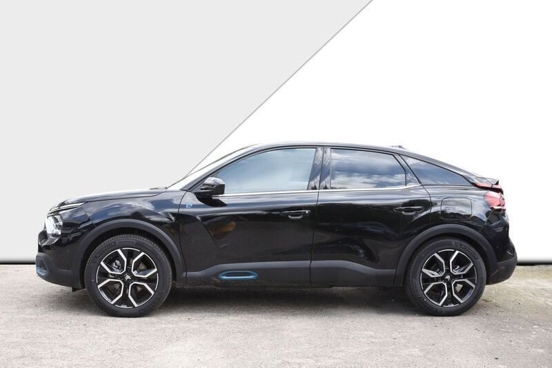 Gebraucht Citroën e-C4 Shine 100 kW (136 PS) 2024 Perla nera schwarz metallic Limousine