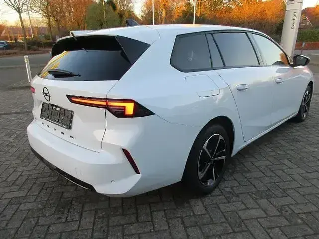 Gebraucht Opel Astra 131 PS (96 kW) 2024 Weiß Kleinwagen