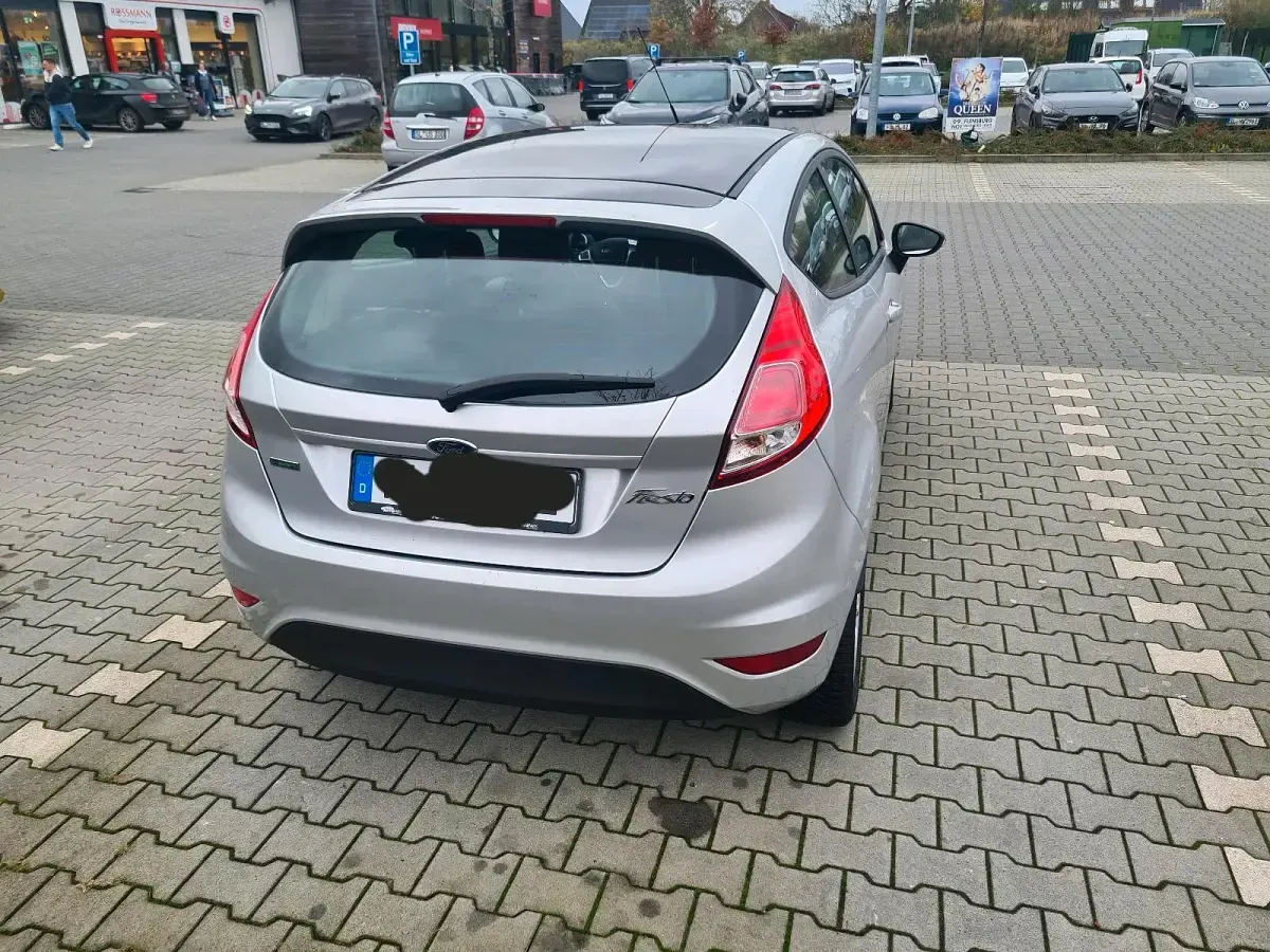 Gebraucht Ford Fiesta 101 PS (74 kW) 2016 Silber Kleinwagen