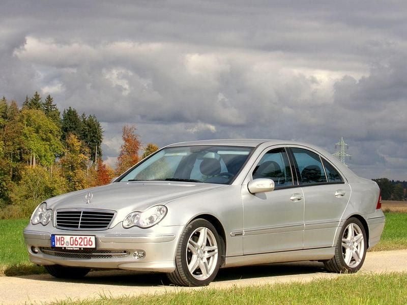 Silber Gebraucht 2003 Mercedes C270 Avantgarde Limousine | 4.280 € (Fairer Preis) - Bild 1/4