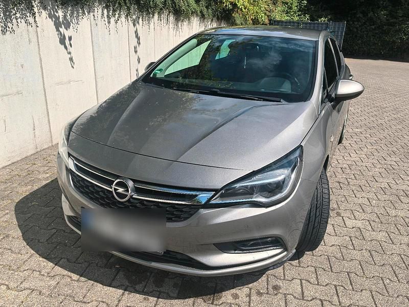 Grau Gebraucht 2016 Opel Astra Innovation Limousine | 8.500 € (Fairer Preis) - Bild 1/4