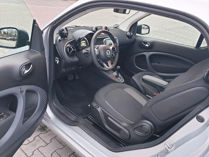 Gebraucht Smart ForTwo Coupé 60 kW (82 PS) 2022 Silber Kleinwagen