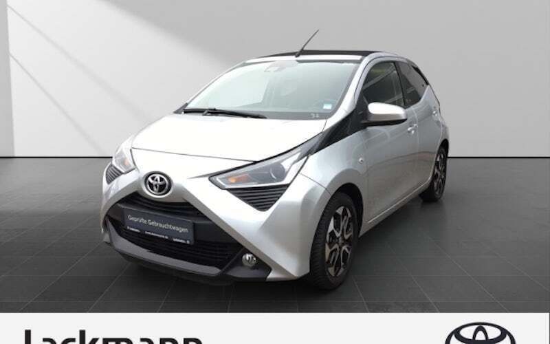 Silber Gebraucht 2021 Toyota Aygo X-play Kleinwagen | 13.490 € (Fairer Preis) - Bild 1/4