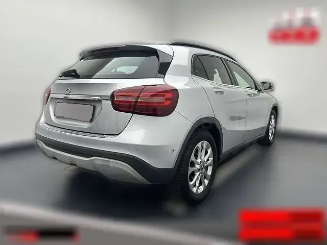 Gebraucht Mercedes GLA220 184 PS (135 kW) 2020 Silber metallic SUV