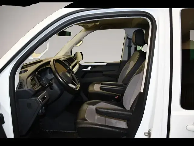 Gebraucht VW Multivan Generation Six 150 PS (110 kW) 2022 Weiß Van / Kleinbus