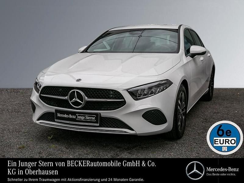 Polarweiss Gebraucht 2024 Mercedes A180 Progressive Limousine | 27.445 € (Guter Preis) - Bild 1/4