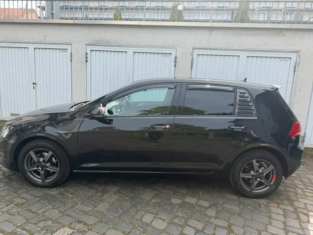 Second-hand VW Golf VII 110 CP (80 kW) 2017 Negru Berlinǎ