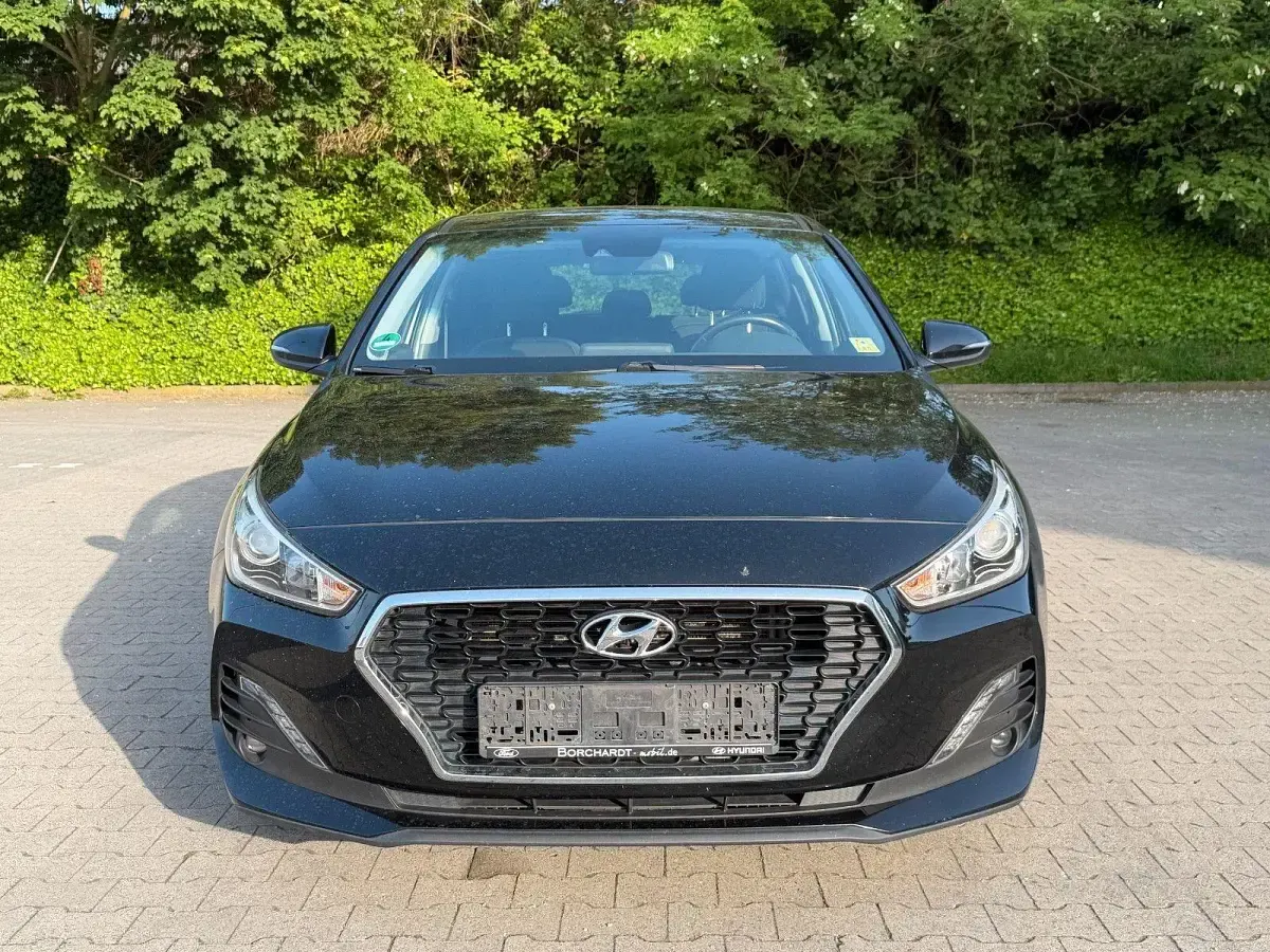 Gebraucht Hyundai i30 Trend 136 PS (100 kW) 2019 Schwarz Kleinwagen