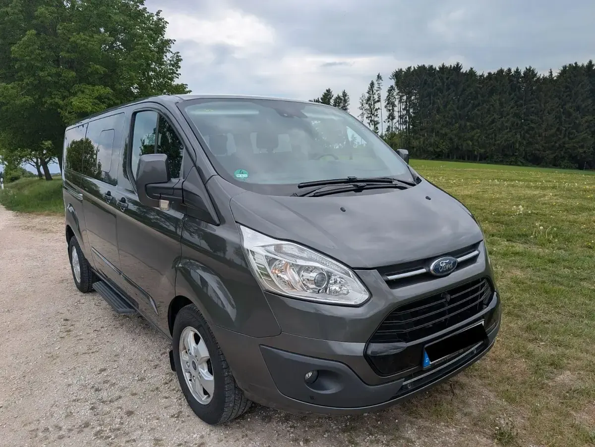 Gebraucht Ford Tourneo Titanium 170 PS (125 kW) 2017 Grau Van / Kleinbus