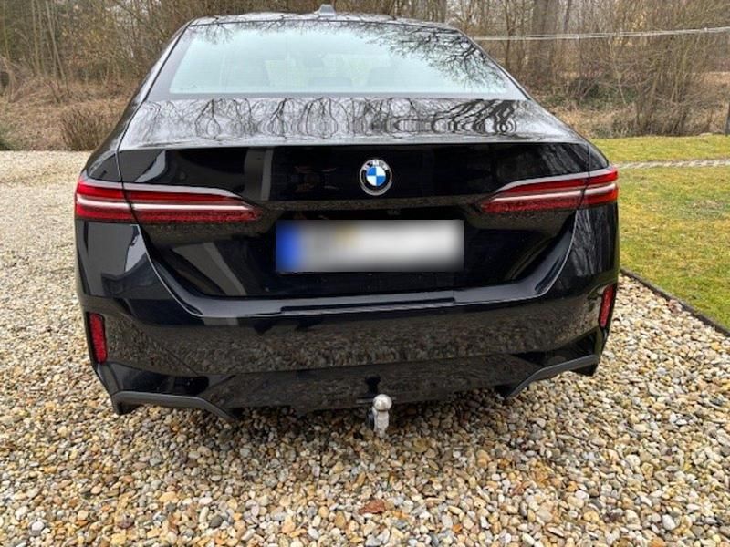 Gebraucht BMW 520 M Sport 197 PS (144 kW) 2024 Schwarz Limousine