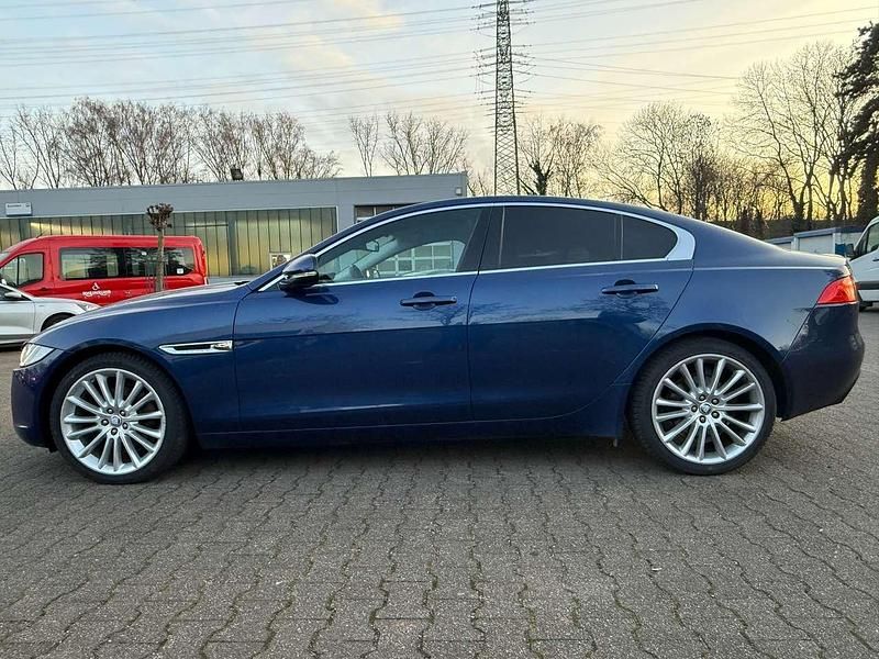 Usata Jaguar XE Prestige 179 CV (131 kW) 2016 Blu Berlina