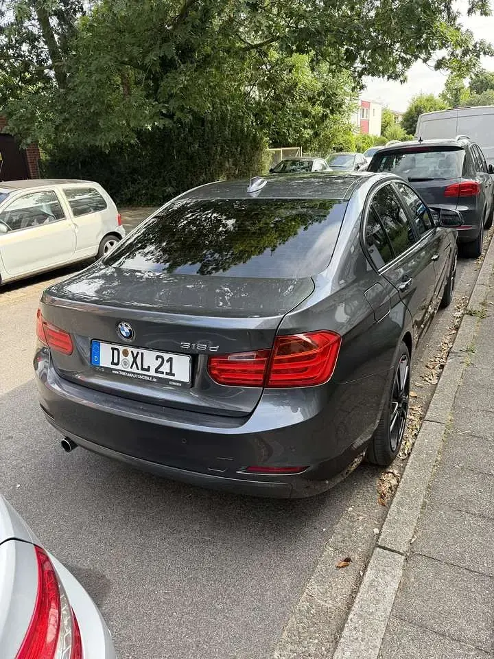 Gebraucht BMW 318 Luxury Line 143 PS (105 kW) 2012 Gelb Limousine