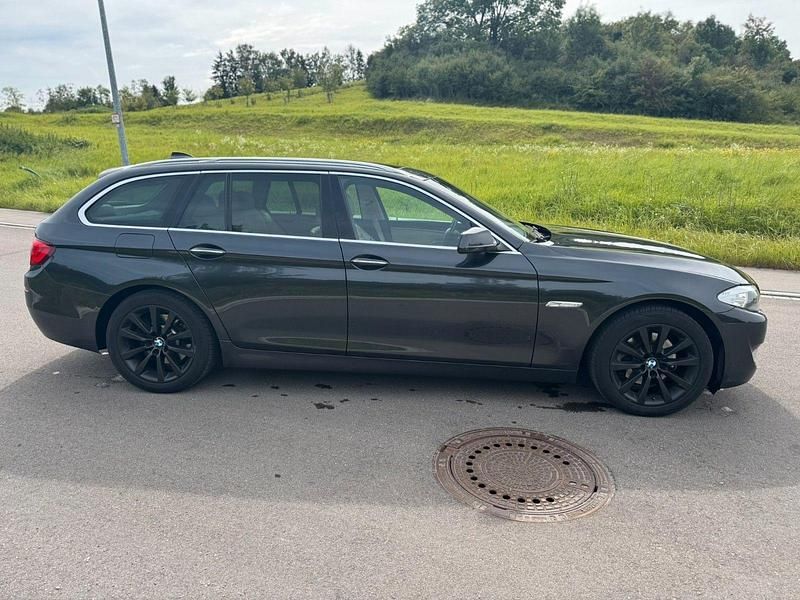 Gebraucht BMW 520 184 PS (135 kW) 2011 Grau Kombi