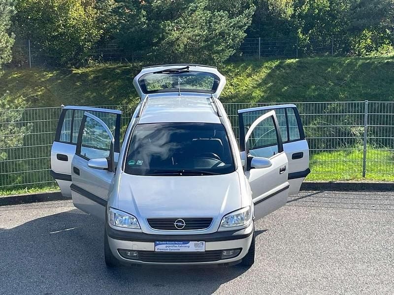 Grau Gebraucht 1999 Opel Zafira Elegance Van / Kleinbus | 3.990 € (Teuer) - Bild 1/4