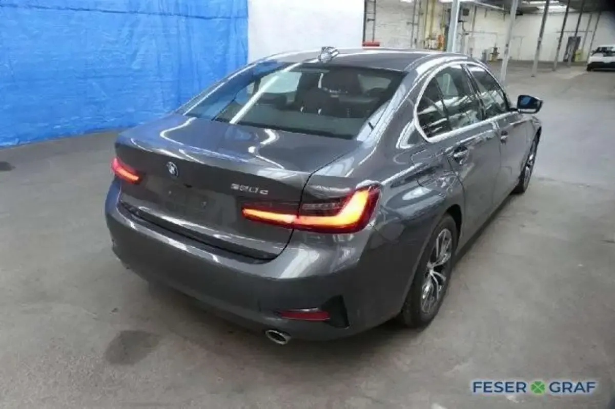Gebraucht BMW 320e Sport Line 204 PS (150 kW) 2021 Grau Limousine