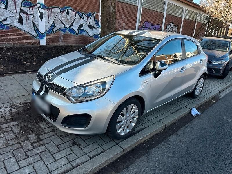 Gebraucht Kia Rio Edition 7 86 PS (63 kW) 2014 Silber Kleinwagen