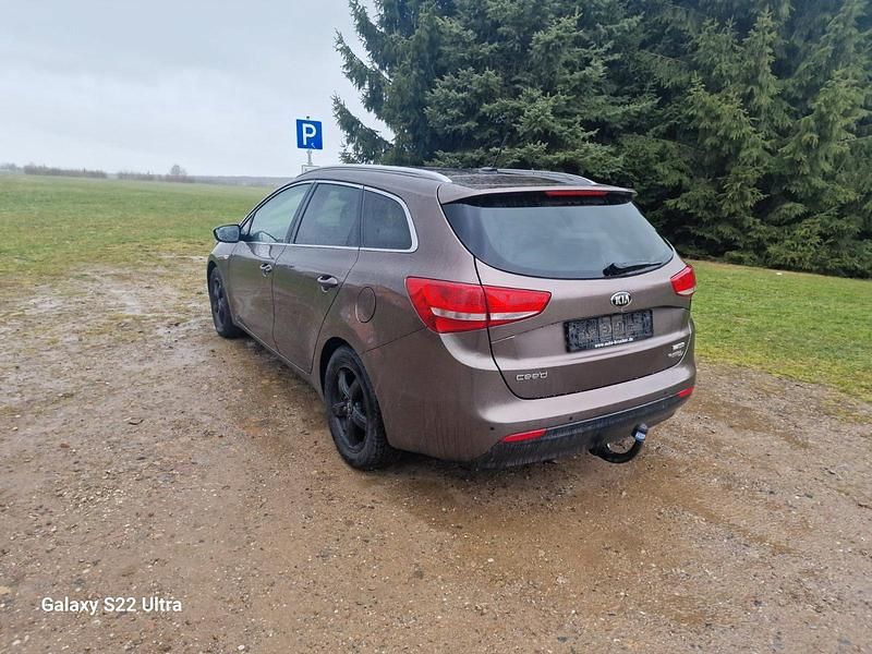 Gebraucht Kia Ceed DREAM-TEAM Edition 136 PS (100 kW) 2016 Braun Kleinwagen