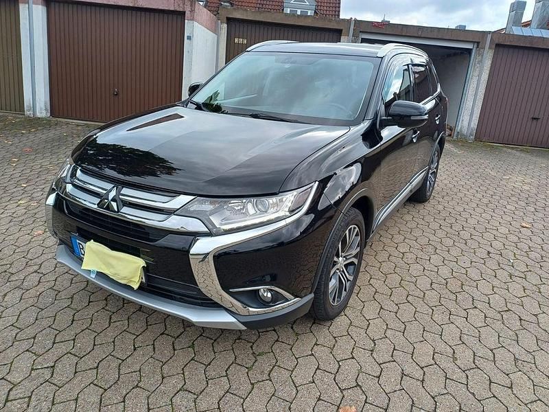 Gebraucht Mitsubishi Outlander Plus 150 PS (110 kW) 2016 Schwarz SUV