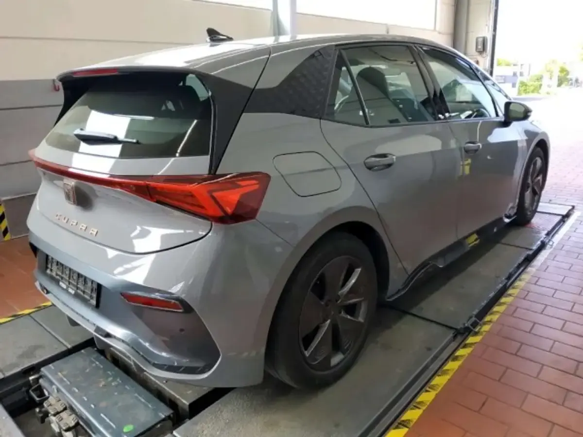 Gebraucht Cupra Born 150 kW (204 PS) 2024 Grau Kleinwagen
