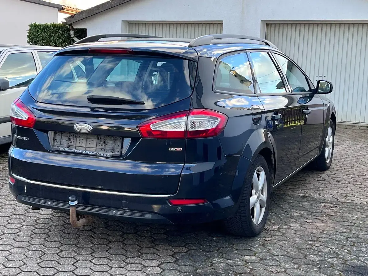 Używany Ford Mondeo 140 KM (102 kW) 2011 Czarny Kombi