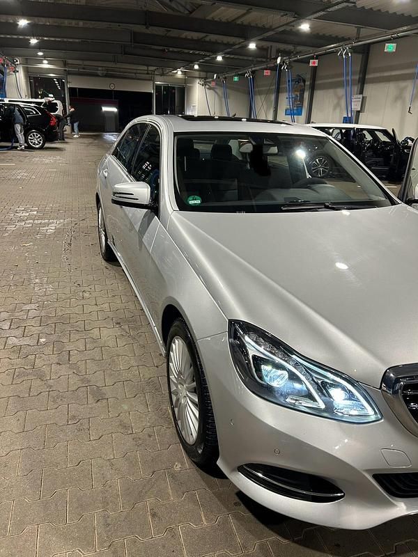 Gebraucht Mercedes E220 170 PS (125 kW) 2013 Silber Limousine