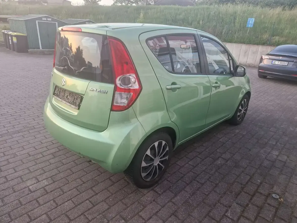 Gebraucht Suzuki Splash 65 PS (47 kW) 2009 Grün Kleinwagen