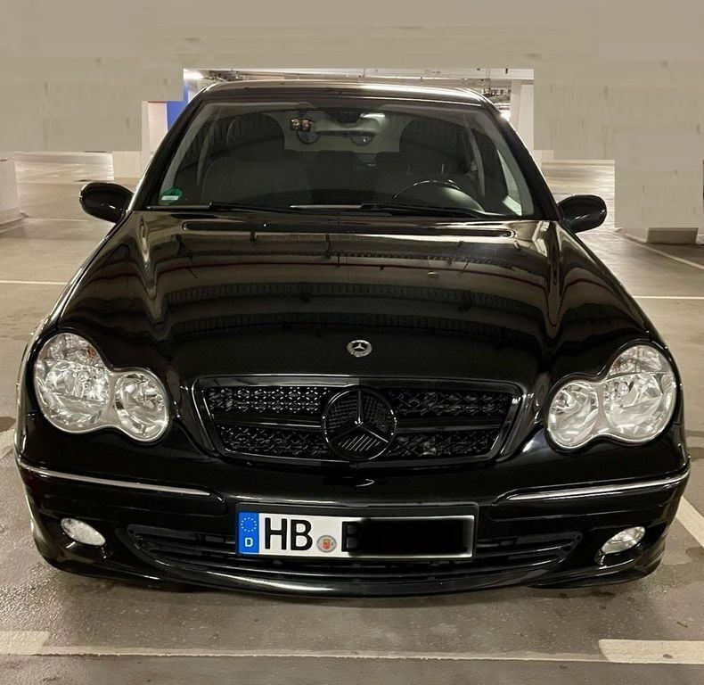 Schwarz Gebraucht 2005 Mercedes C180 Elegance Limousine | 2.999 € (Guter Preis) - Bild 1/4