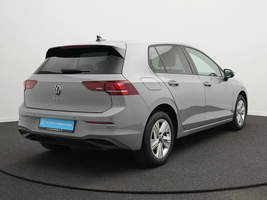 Gebraucht VW Golf VIII Life 116 PS (85 kW) 2025 Grau Limousine
