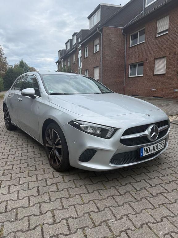 Silber Gebraucht 2018 Mercedes A220 Edition 1 Limousine | 23.990 € (Fairer Preis) - Bild 1/4