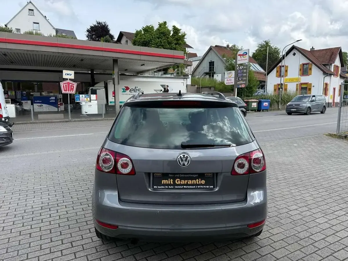 Używany VW Golf VII Match 105 KM (77 kW) 2013 Szary Sedan/Limuzyna