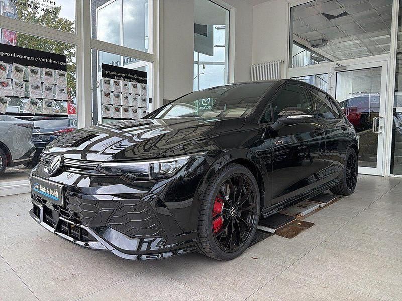 Grenadillschwarz Gebraucht 2025 VW Golf VIII GTI Clubsport Limousine | 50.950 € - Bild 1/4