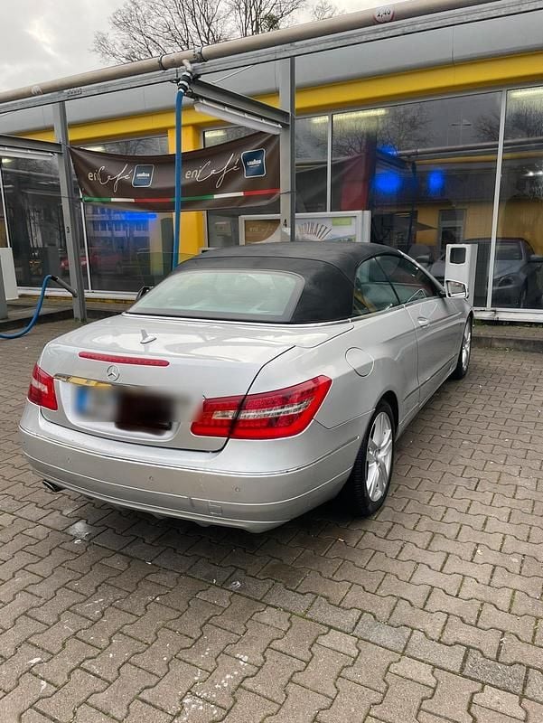 Gebraucht Mercedes E220 170 PS (125 kW) 2011 Silber Cabrio