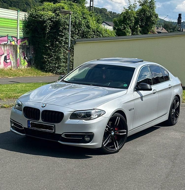 Silber Gebraucht 2014 BMW 530 Luxury Line Limousine | 22.950 € (Teuer) - Bild 1/4