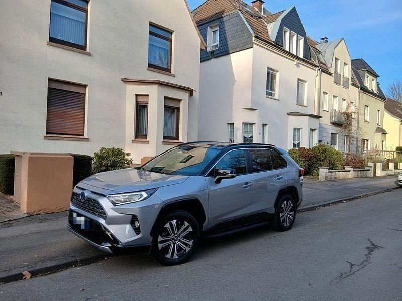 Silber Gebraucht 2022 Toyota RAV4 Hybrid Style SUV | 27.900 € - Bild 1/4