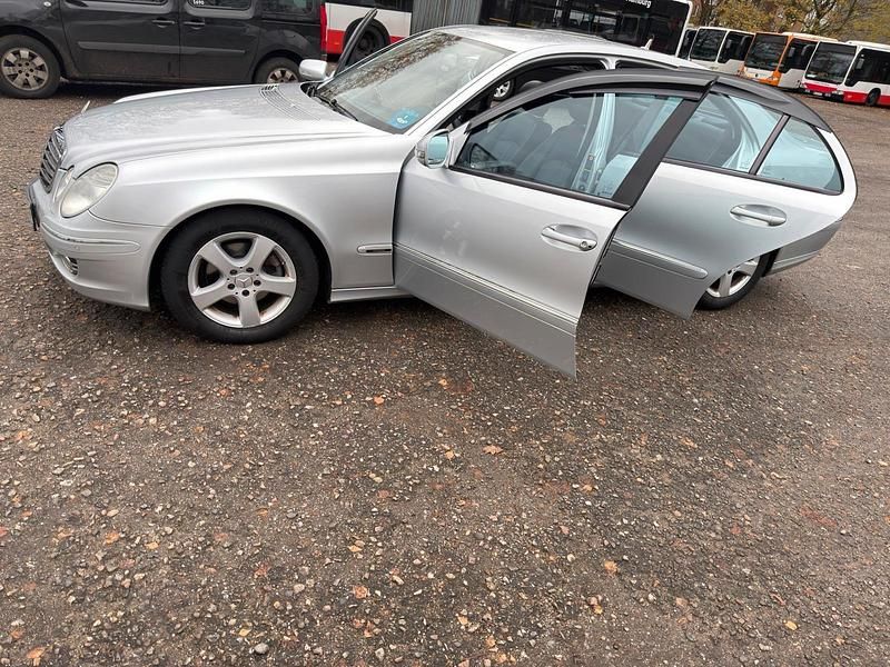 Gebraucht Mercedes E320 224 PS (164 kW) 2007 Grau Limousine