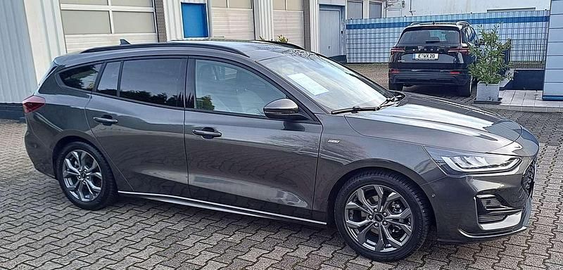 Gebraucht Ford Focus ST-Line X 116 PS (85 kW) 2025 Grau Kombi