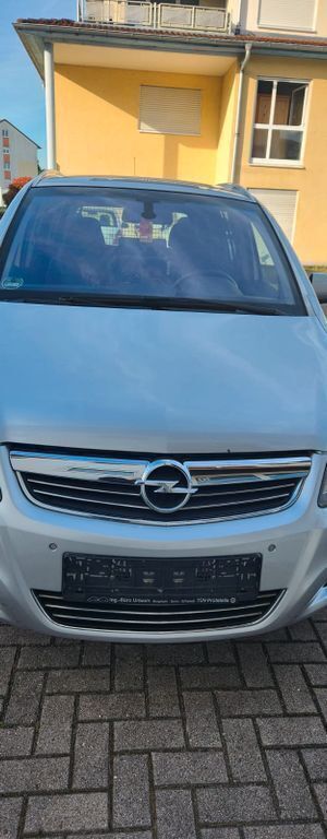 Grau Gebraucht 2010 Opel Zafira Family Van / Kleinbus | 3.499 € (Fairer Preis) - Bild 1/4