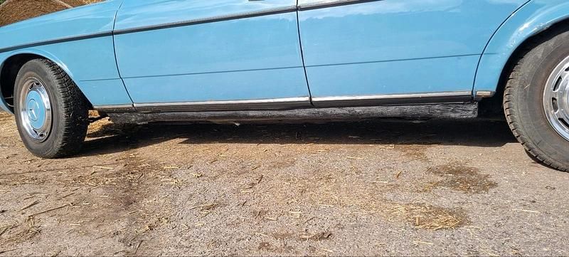 Gebraucht Mercedes 200 94 PS (69 kW) 1980 Blau Limousine