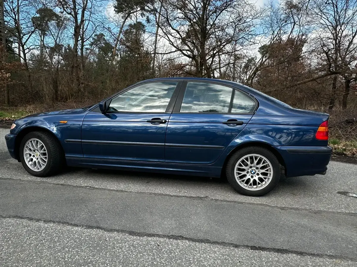 Używany BMW 318 143 KM (105 kW) 2004 Niebieski Sedan/Limuzyna