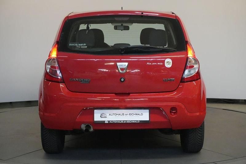 Gebraucht Dacia Sandero Basis 75 PS (55 kW) 2009 Rot Limousine