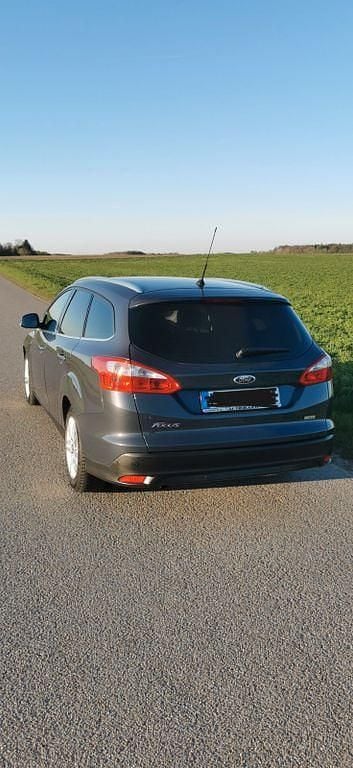 Second-hand Ford Focus 125 CP (91 kW) 2012 Gri Berlinǎ