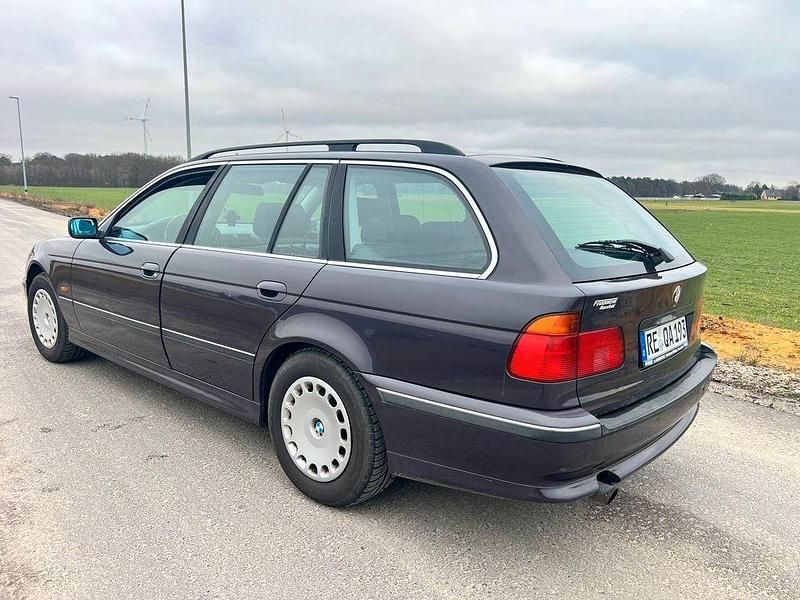 Gebraucht BMW 523 170 PS (125 kW) 1997 Violet Kombi