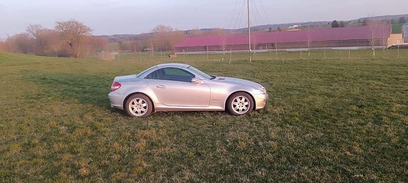 Second-hand Mercedes SLK200 163 CP (119 kW) 2006 Argintiu Cabrio