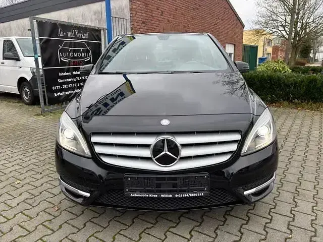 Gebraucht Mercedes B180 122 PS (89 kW) 2013 Schwarz Kleinwagen