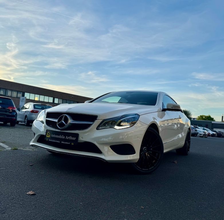 Weiß Gebraucht 2016 Mercedes E200 Coupé | 19.500 € - Bild 1/4