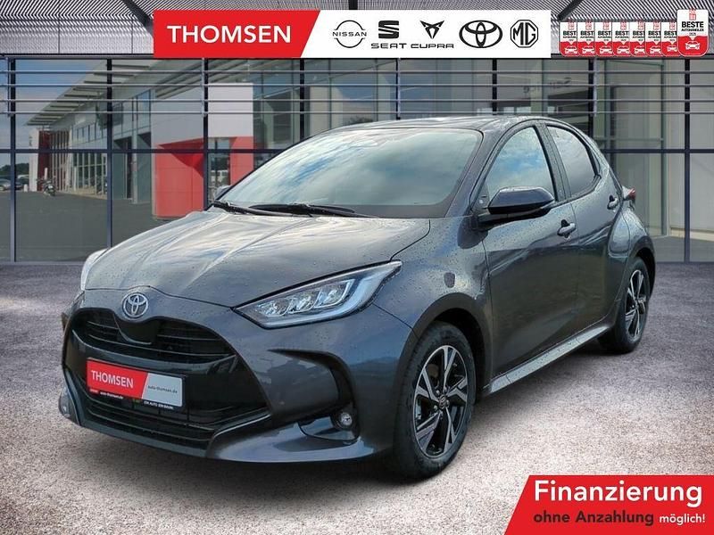 Marlin grau Gebraucht 2024 Toyota Yaris Team Limousine | 23.845 € (Fairer Preis) - Bild 1/3