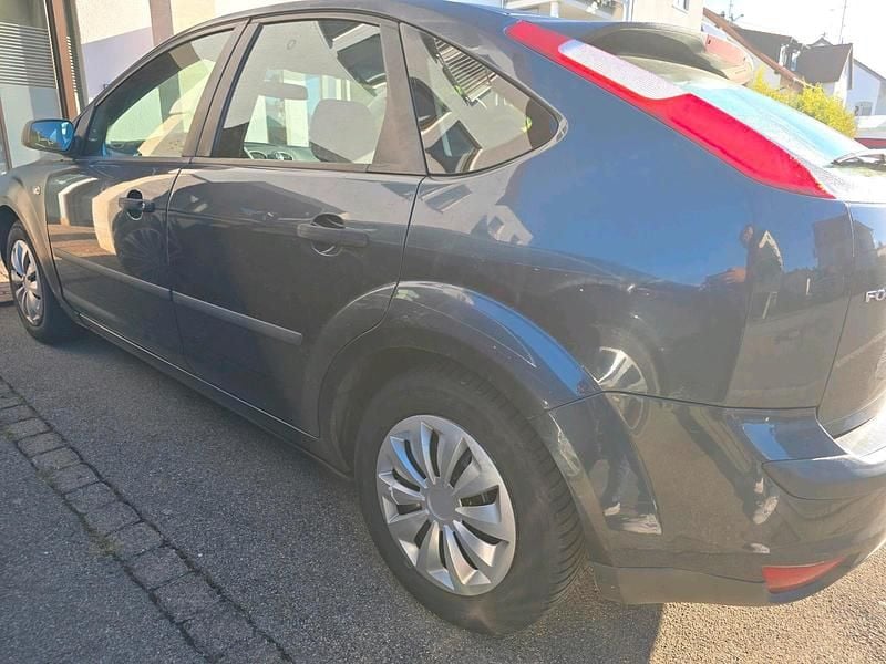 Gebraucht 2006 Ford Focus Limousine | 699 € (Etwas zu teuer) - Bild 1/4