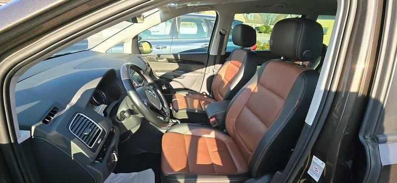 Gebraucht VW Sharan Comfortline 177 PS (130 kW) 2020 Braun Van / Kleinbus